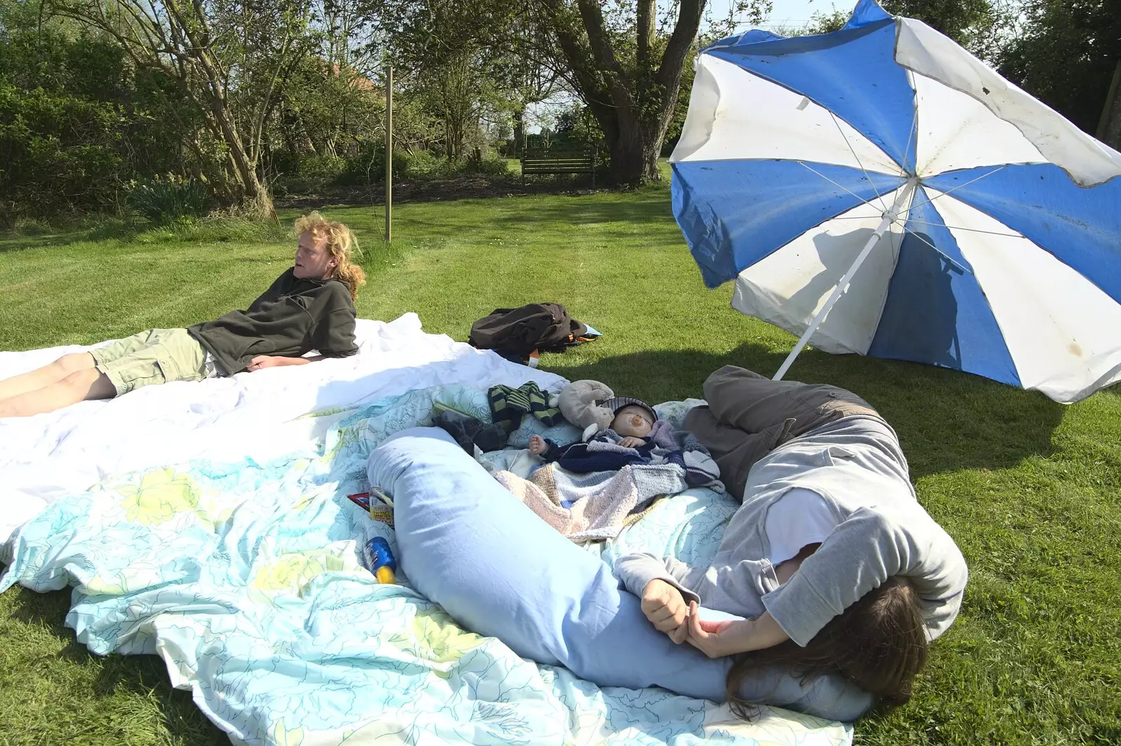 Isobel builds a duvet nest in the garden, from Lunch With Wavy and Martina, Brome, Suffolk - 18th April 2009