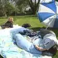 Isobel builds a duvet nest in the garden, Lunch With Wavy and Martina, Brome, Suffolk - 18th April 2009