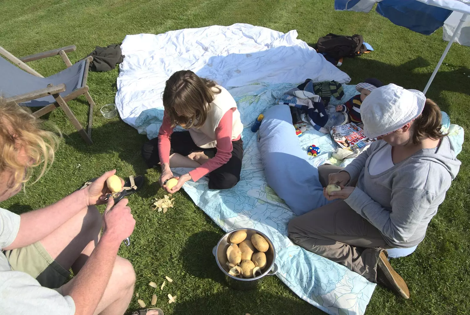 Wavy and Martina help on spud-peeling duties, from Lunch With Wavy and Martina, Brome, Suffolk - 18th April 2009