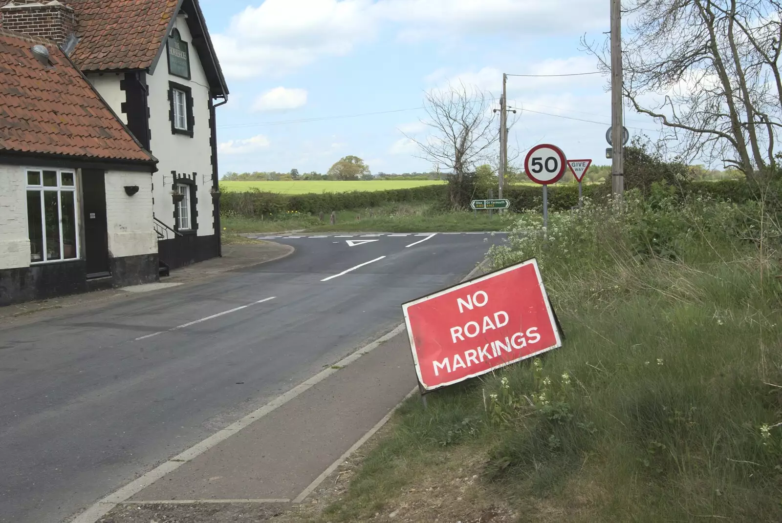 No road markings, except where there are, from A Visit from Rachel and Sam, Brome, Suffolk - 26th April 2009