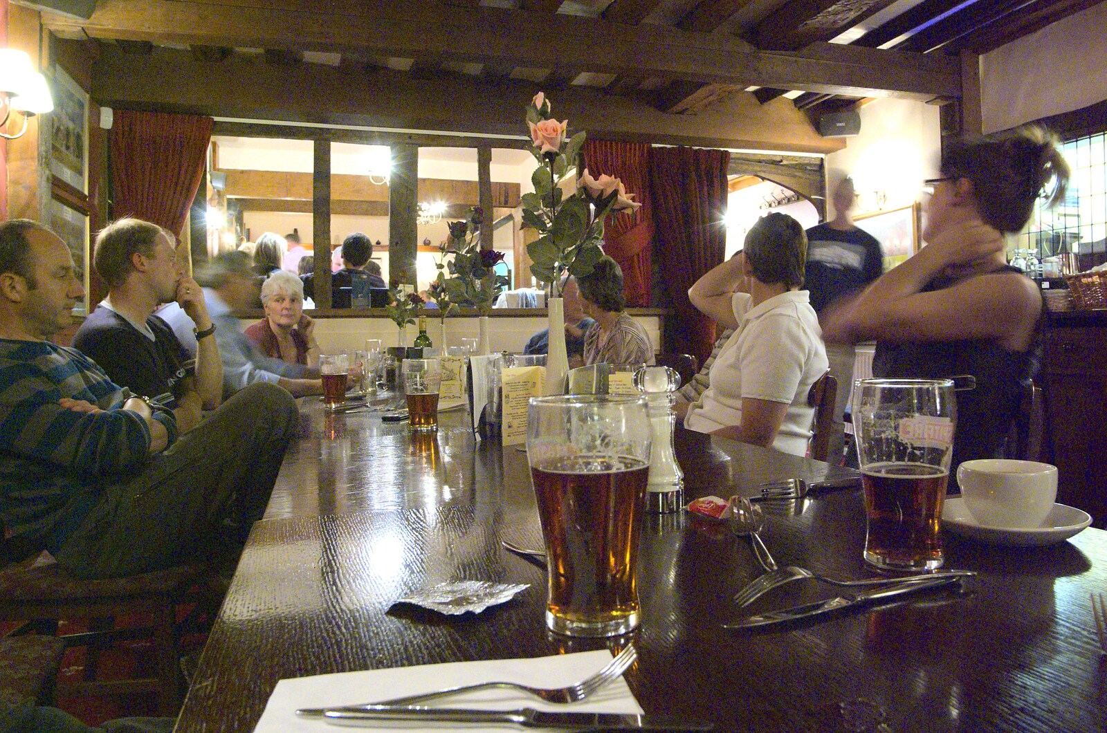 The BSCC Weekend Away Ride, Lenham, Kent - 16th May 2009: Beer in the restaurant