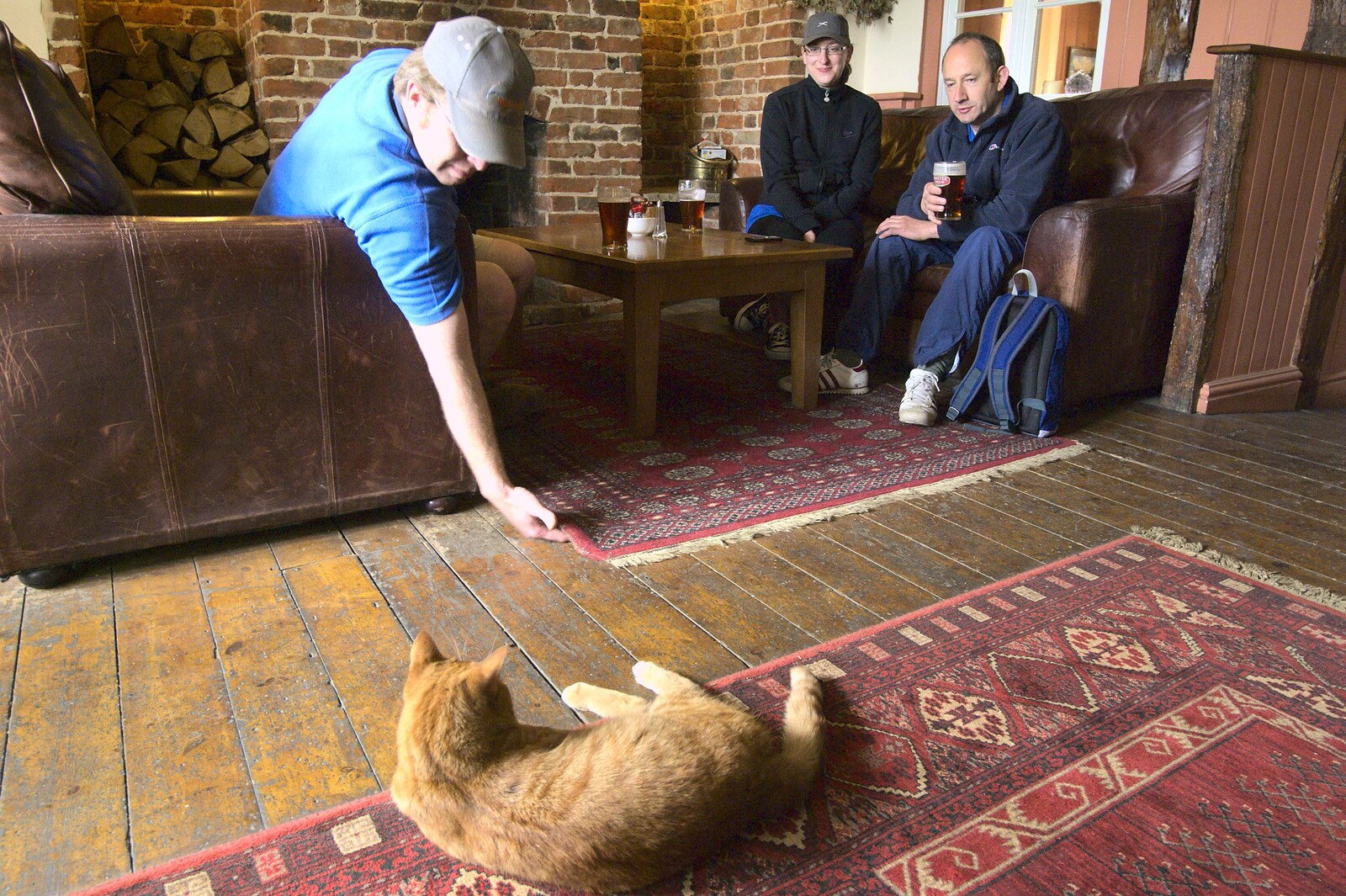 The BSCC Weekend Away Ride, Lenham, Kent - 16th May 2009: Marc plays with a stripey ginger cat