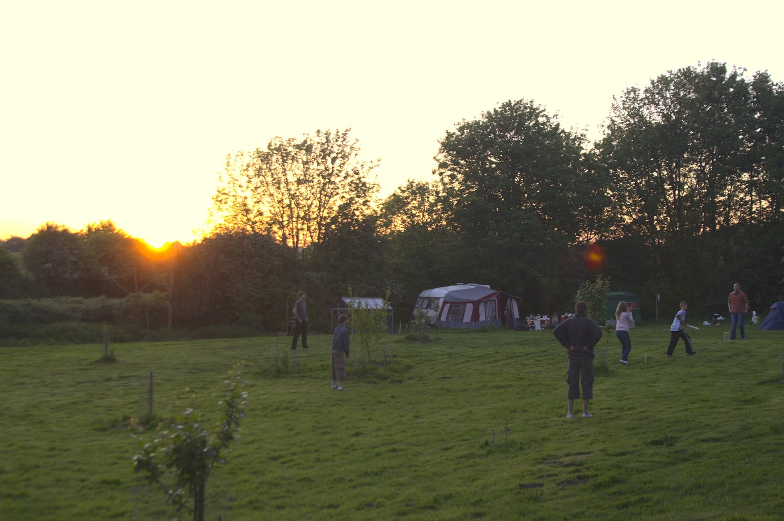 The sun sets over the field from Martina's Birthday Barbeque, Thrandeston, Suffolk - 23rd May 2009