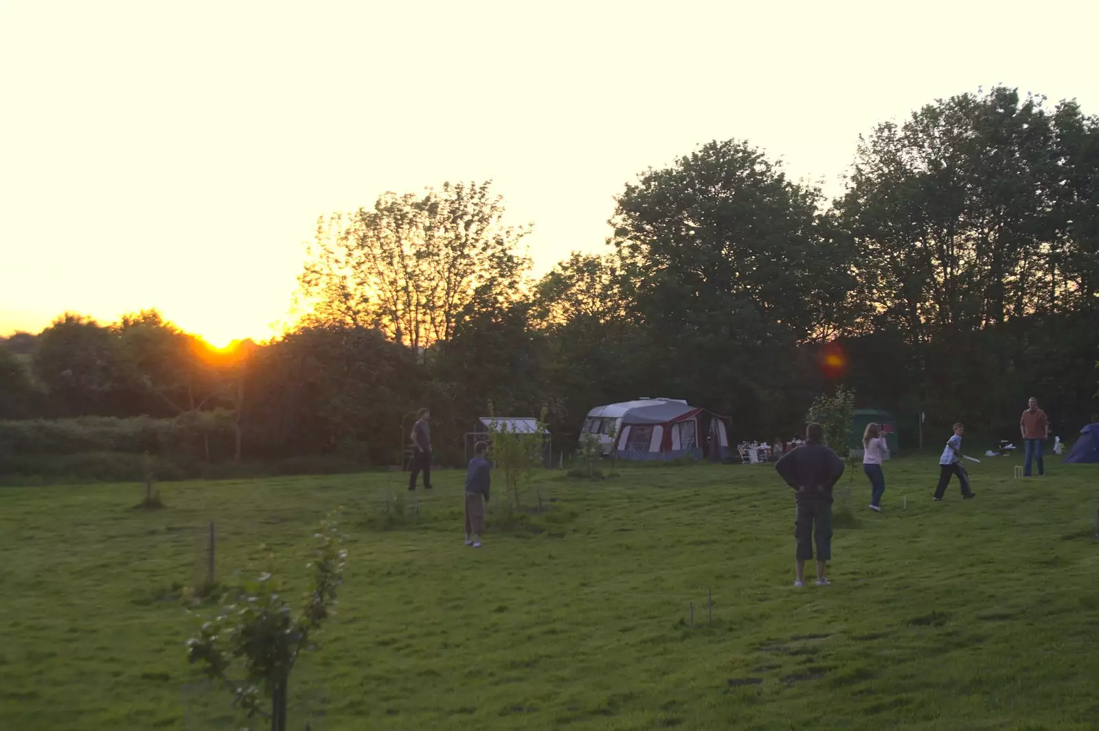 The sun sets over the field, from Martina's Birthday Barbeque, Thrandeston, Suffolk - 23rd May 2009