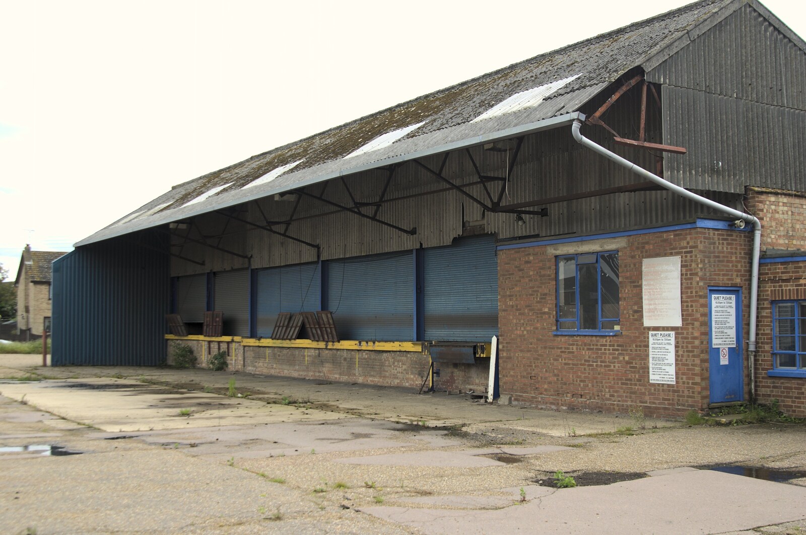 The old loading shed from The BBs at Bridgham, and Bartrum's Dereliction, Diss, Norfolk - 25th May 2009