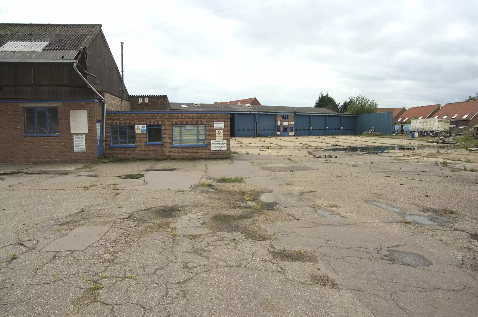 The Bartrum's yard and office, from The BBs at Bridgham, and Bartrum's Dereliction, Diss, Norfolk - 25th May 2009