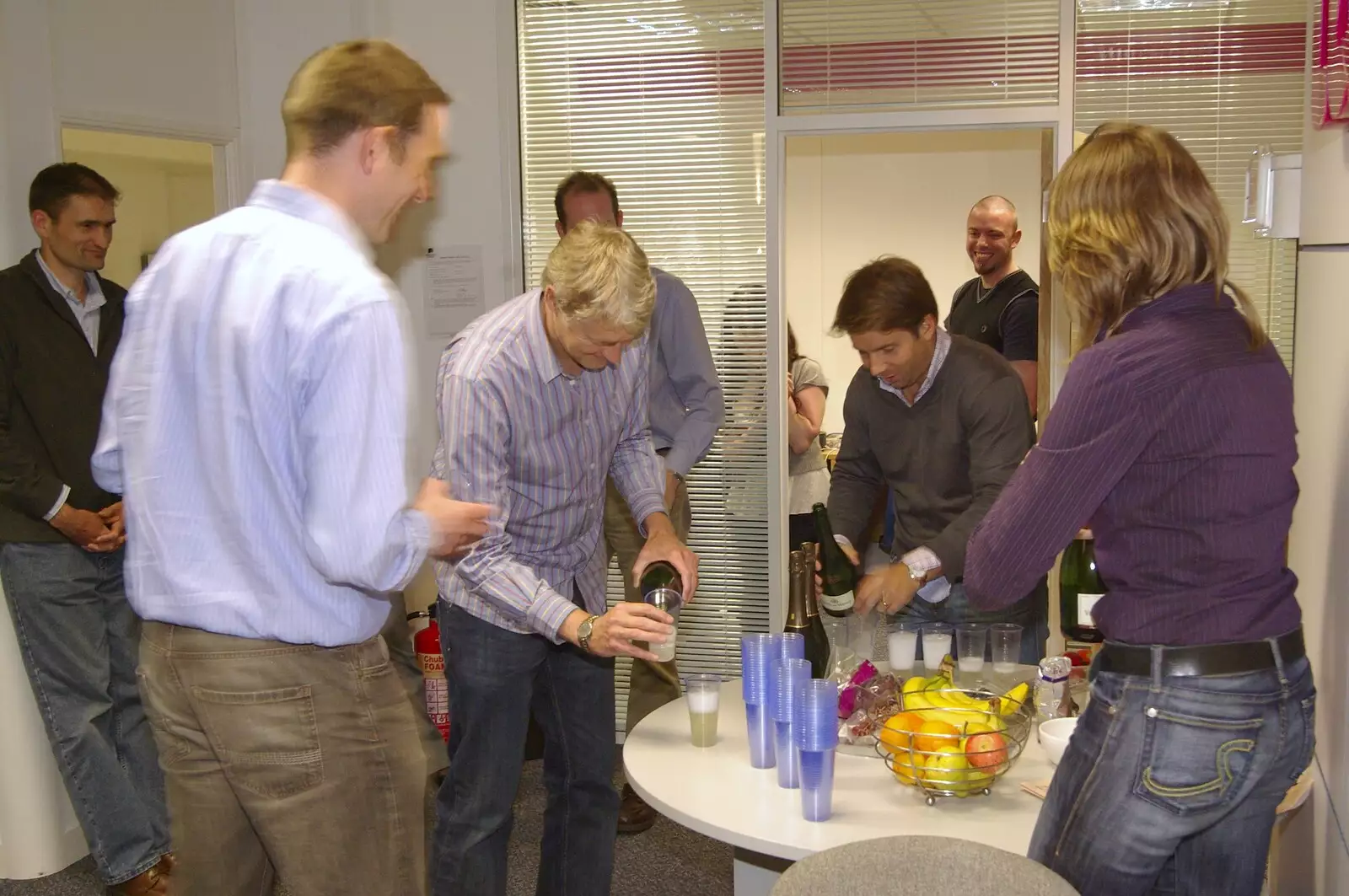 Steve pours out some fizz, from Taptu's Million Searches, and a Picnic, Science Park, Cambridge - 29th May 2009