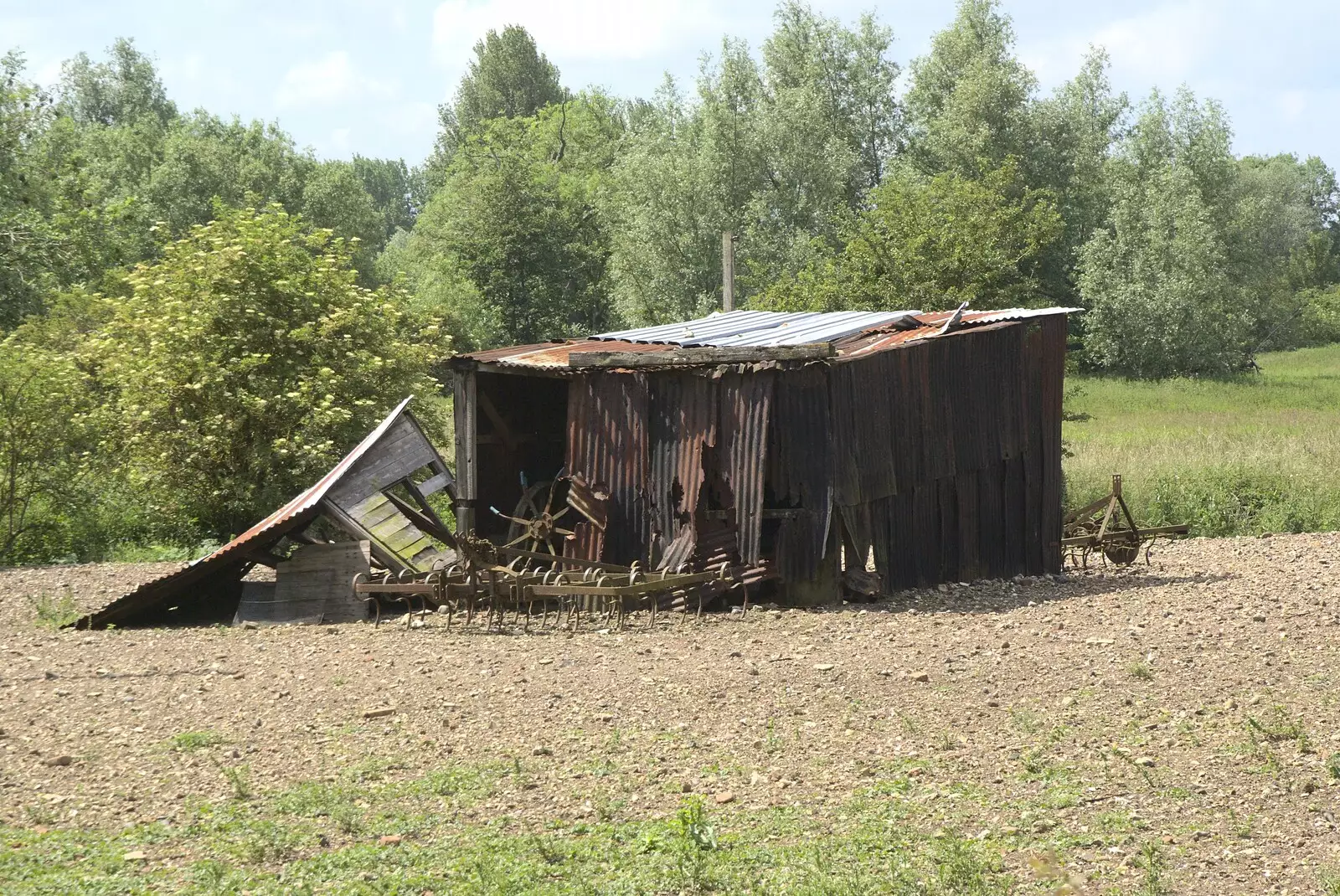 A derelict shed near Abbey Bridge, from A June Miscellany: The End of Days, and Al Leaves Taptu, Diss and Cambridge - 13th June 2009