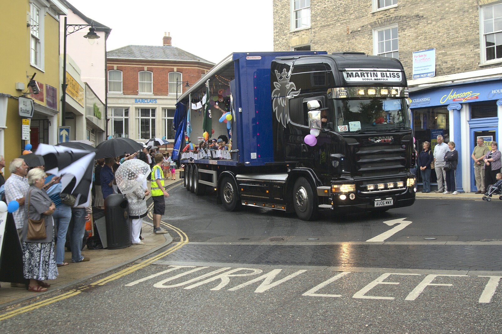 A heavy negotiates the turn from Diss Carnival Procession, Diss, Norfolk - 21st June 2009