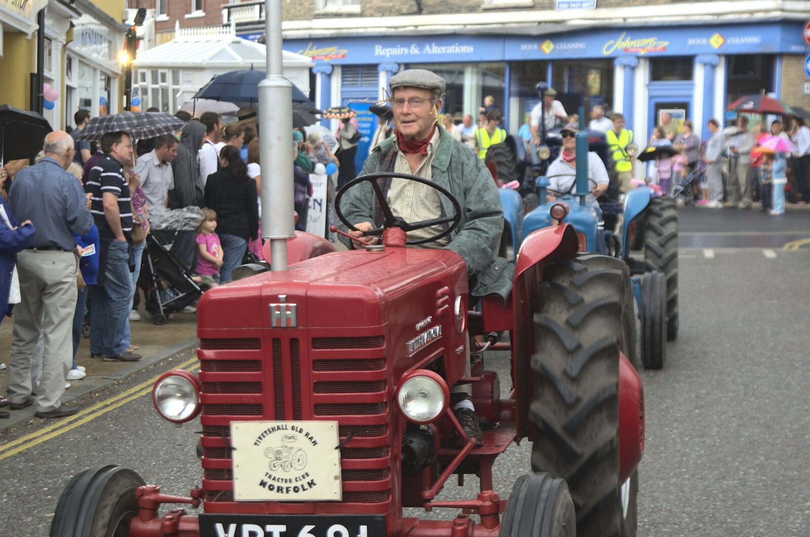 Another vintage tractor from Diss Carnival Procession, Diss, Norfolk - 21st June 2009