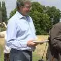 Peter Allen queues up, Thrandeston Pig: A Hog Roast, Little Green, Thrandeston, Suffolk - 29th June 2009