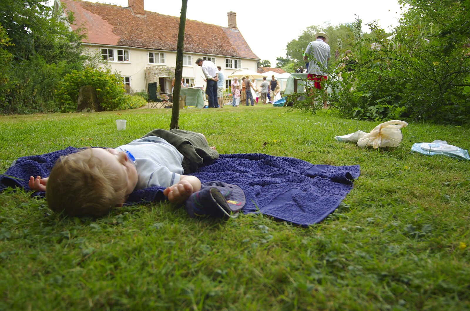 Fred has a sleep from The Brome Village Fête, Brome, Suffolk - 4th July 2009