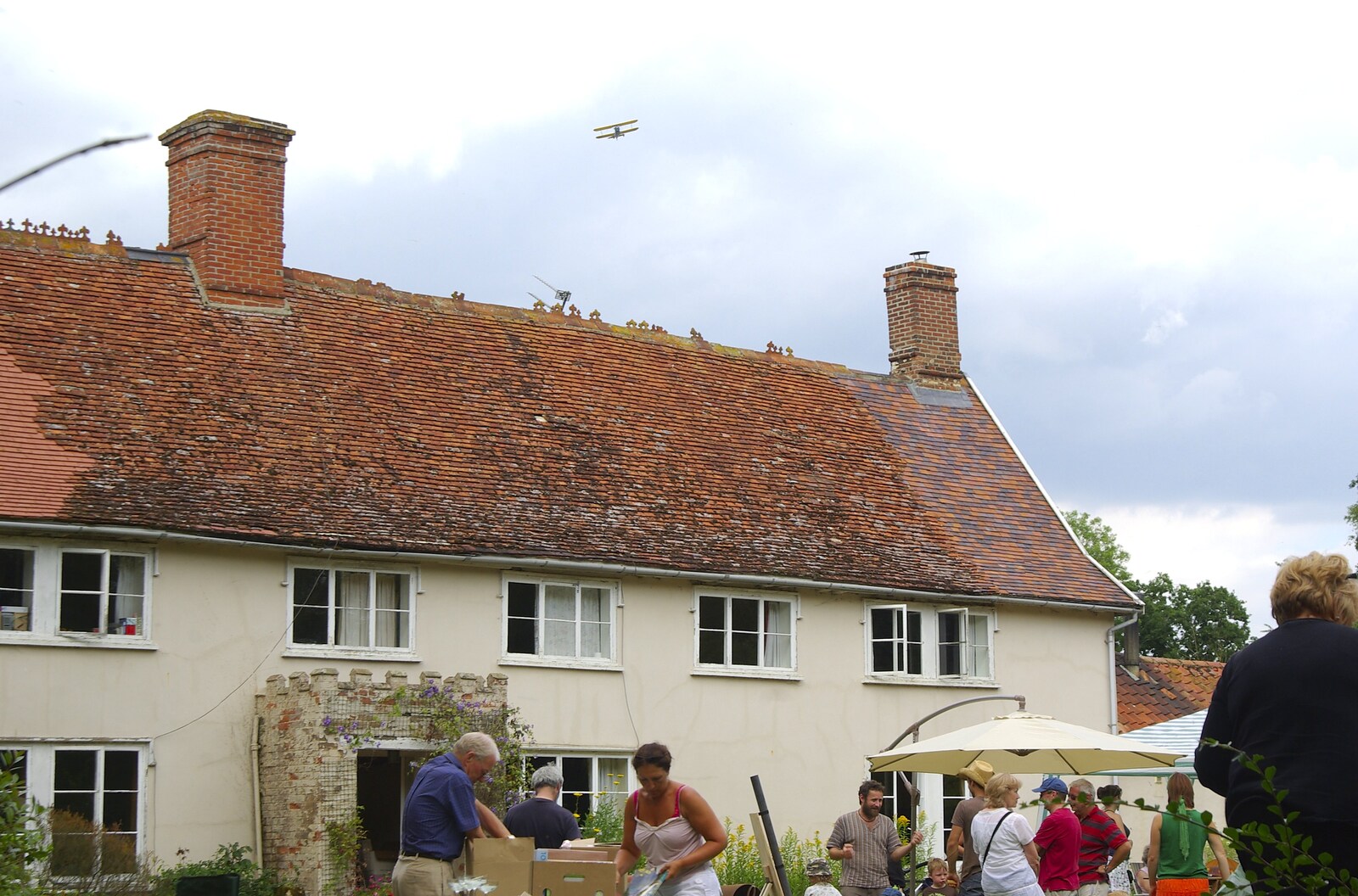 Maurice Hammond's Stearman bumbles over the house from The Brome Village Fête, Brome, Suffolk - 4th July 2009
