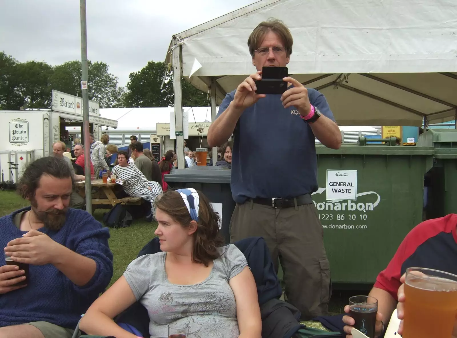 Dan takes a photo, from The Cambridge Folk Festival, Cherry Hinton Hall, Cambridge - 1st August 2009