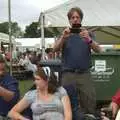 Dan takes a photo, The Cambridge Folk Festival, Cherry Hinton Hall, Cambridge - 1st August 2009