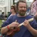 Noddy plays ukelele, The Cambridge Folk Festival, Cherry Hinton Hall, Cambridge - 1st August 2009