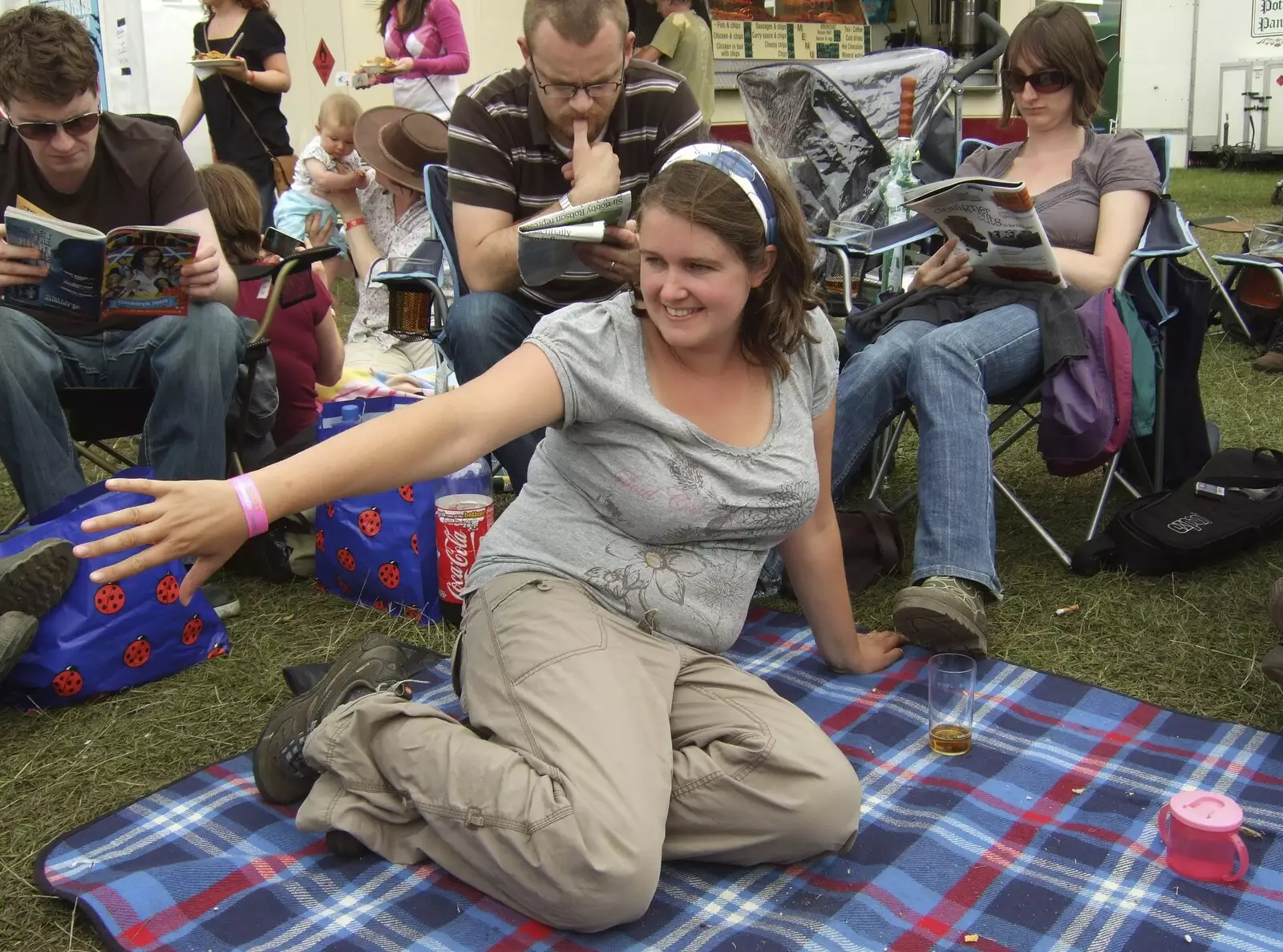 Isobel reaches out for Fred, from The Cambridge Folk Festival, Cherry Hinton Hall, Cambridge - 1st August 2009