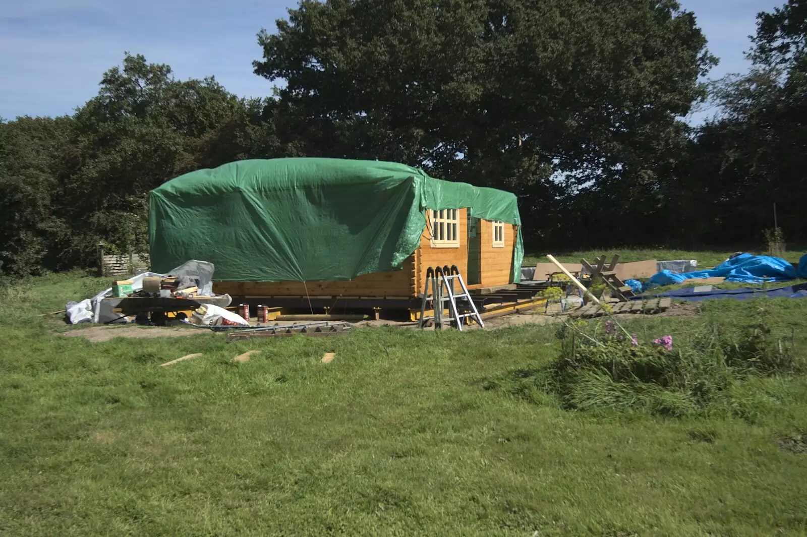 The cabin takes shape, from The BBs at Stradbroke, and Wavy's Cabin, Thrandeston, Suffolk - 22nd August 2009