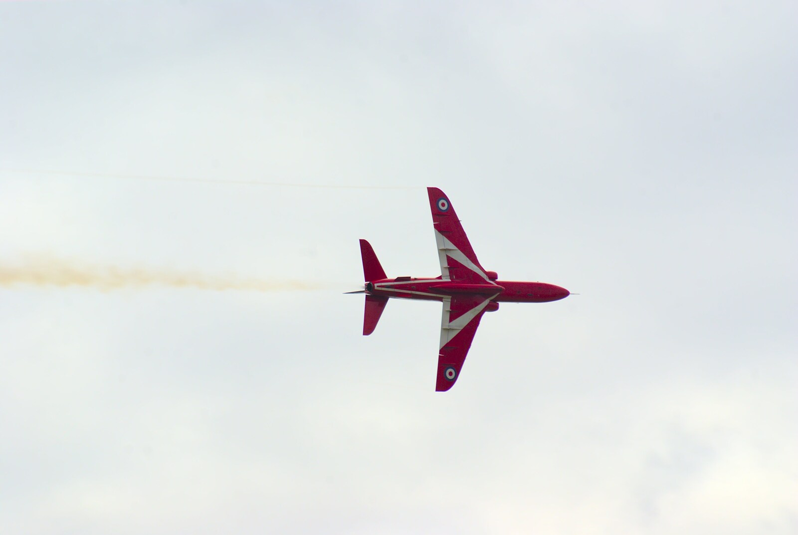 One of the synchro pair streaks past from The Eye Show and the Red Arrows, Palgrave, Suffolk - 31st August 2009