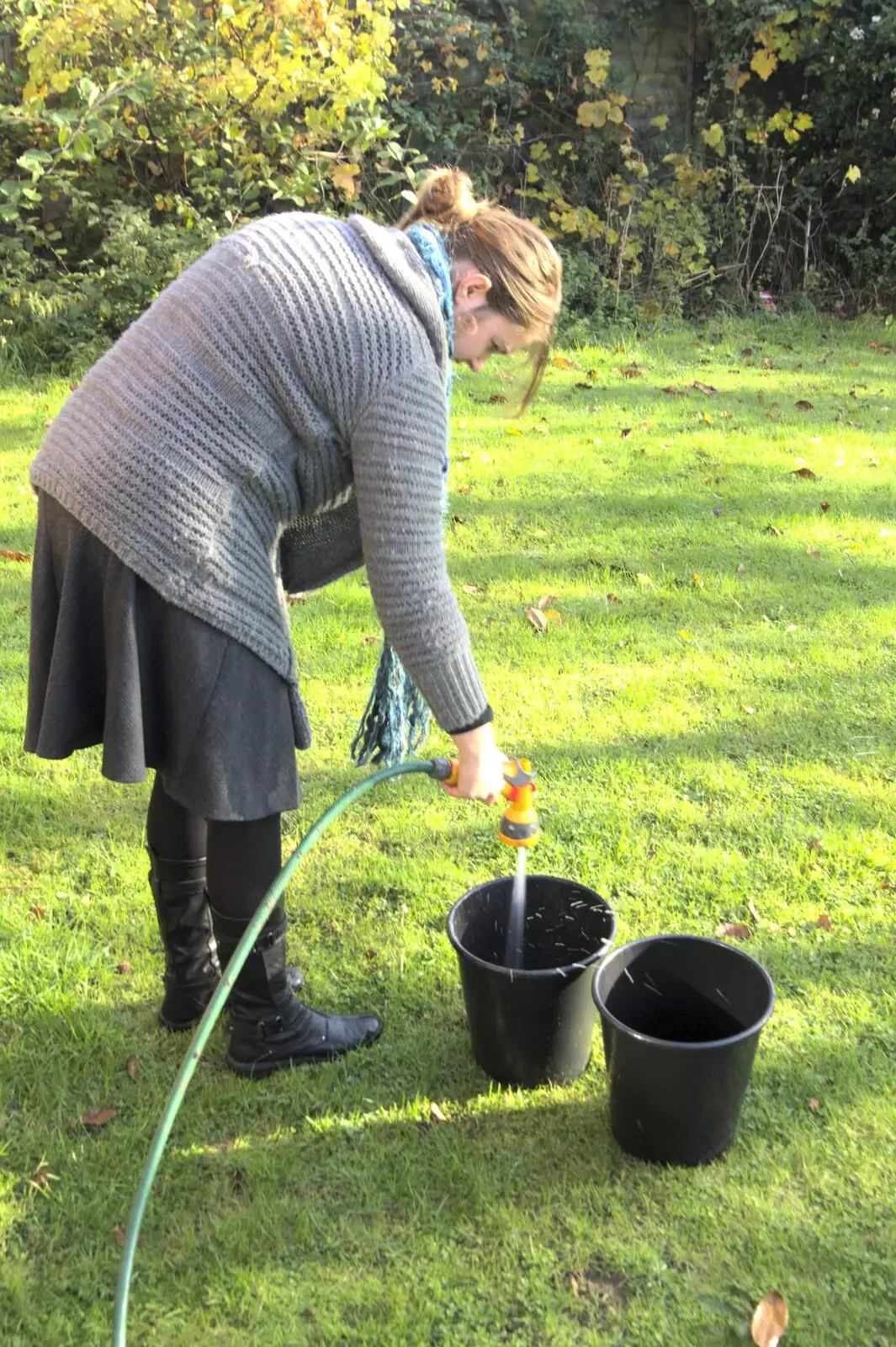 Isobel washes out th buckets, from The Norfolk and Norwich CAMRA Beer Festival, and Apple Picking, Norfolk and Suffolk - 26th October 2009