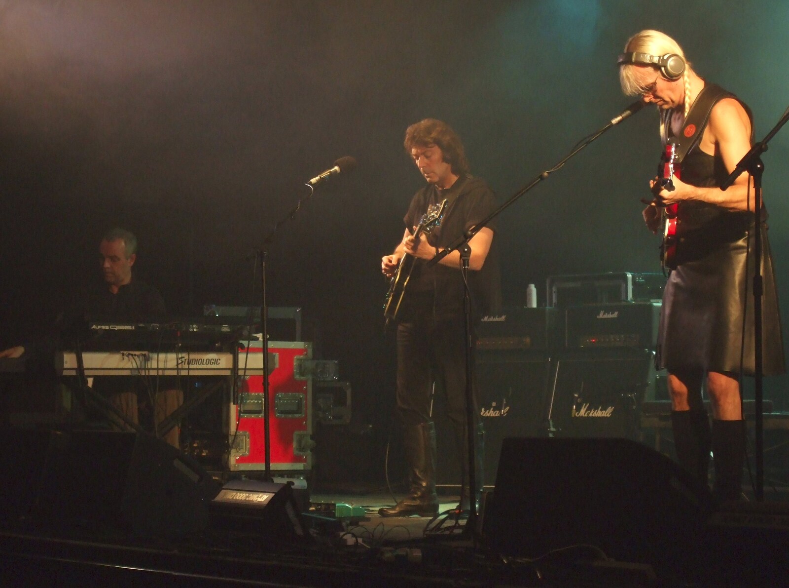 Steve Hackett (centre) from Steve Hackett at the UEA, and a Trip to the Zoo, Banham and Norwich, Norfolk - 15th November 2009