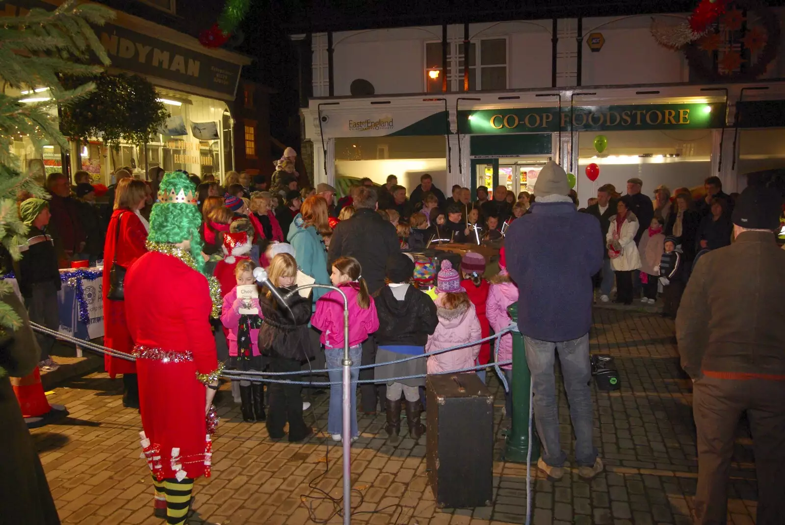 The Primary School choir sings some quiet carols, from Bartrums Dereliction, and The Christmas Lights, Diss and Eye, Norfolk and Suffolk - 4th December 2009