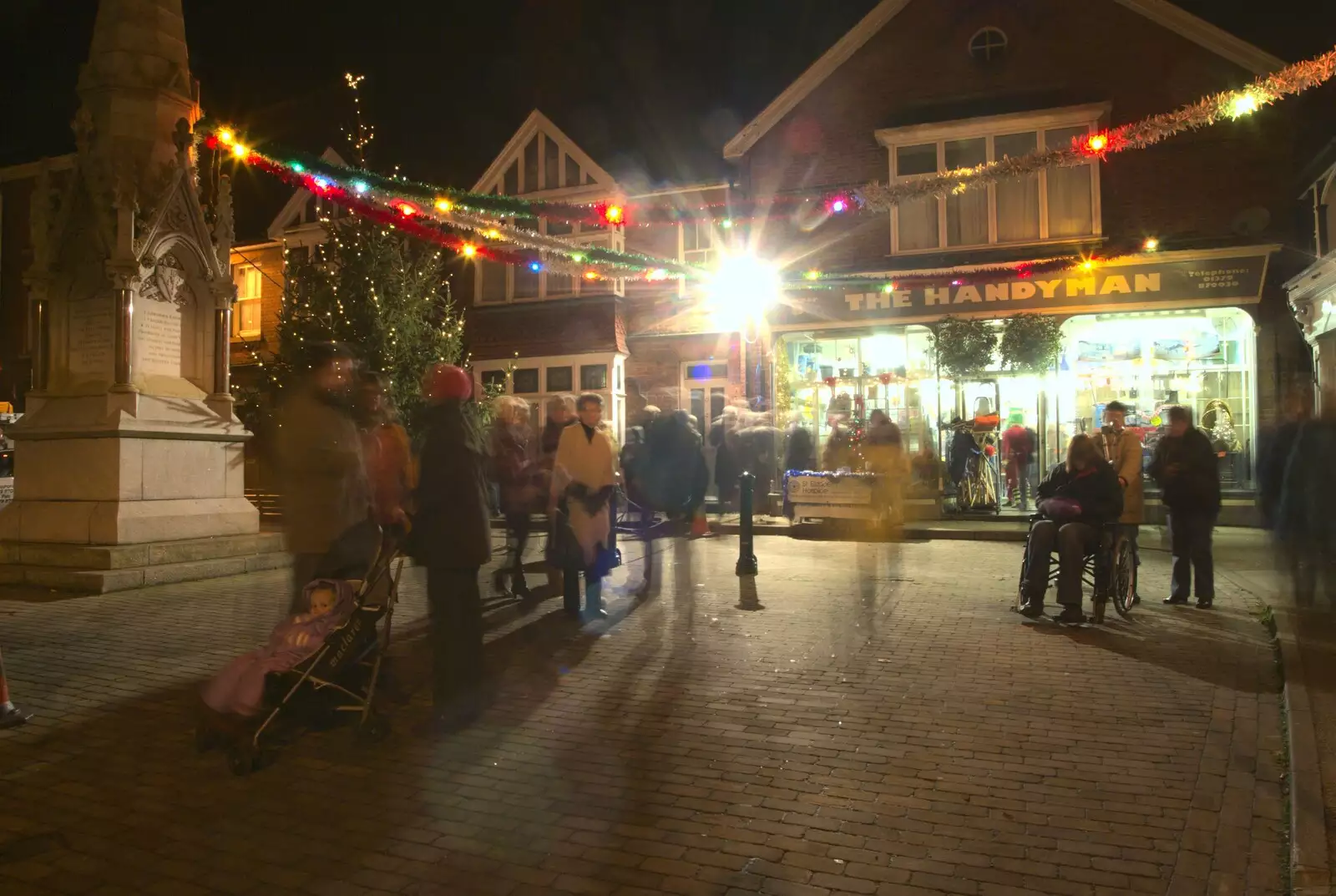 People disperse after the lights are turned on, from Bartrums Dereliction, and The Christmas Lights, Diss and Eye, Norfolk and Suffolk - 4th December 2009