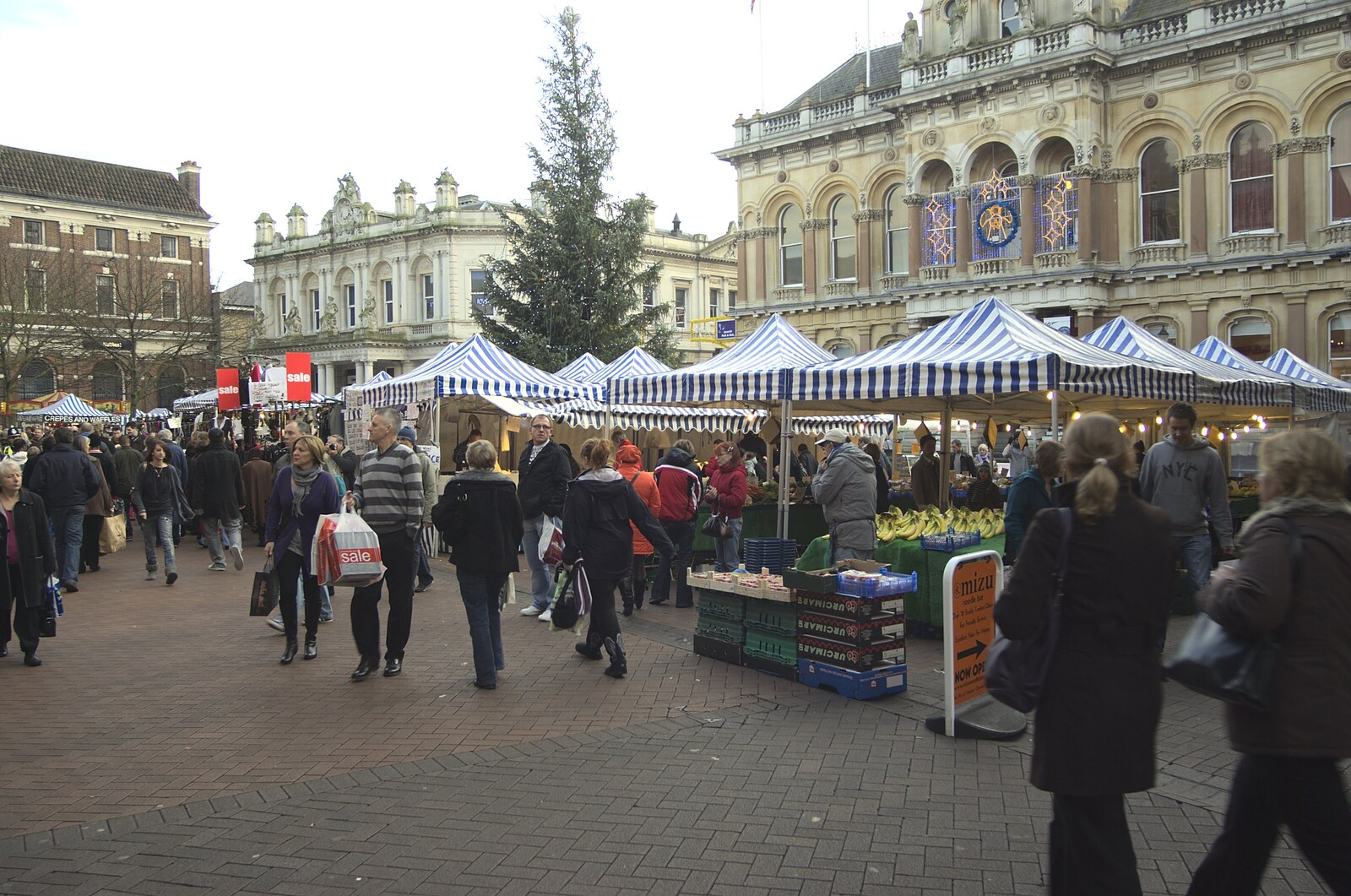 Ipswich market outside the Corn Exchange from The BSCC Christmas Dinner, The Swan Inn, Brome, Suffolk - 5th December 2009