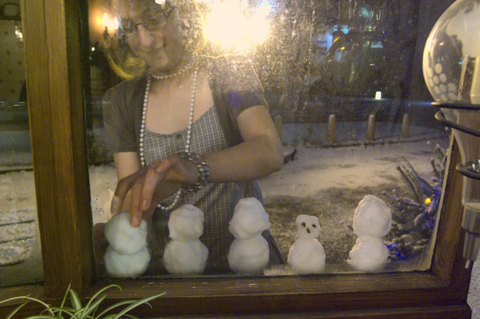 New Year's Eve at the Swan Inn, and Moonlight Photos, Brome, Suffolk - 31st December 2009: Suey makes more snow-people