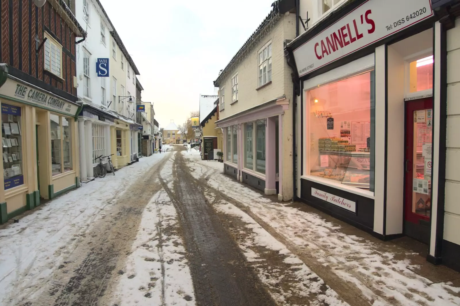 Looking back down Mere Street, from A Snowy Miscellany, Diss, Norfolk - 9th January 2010