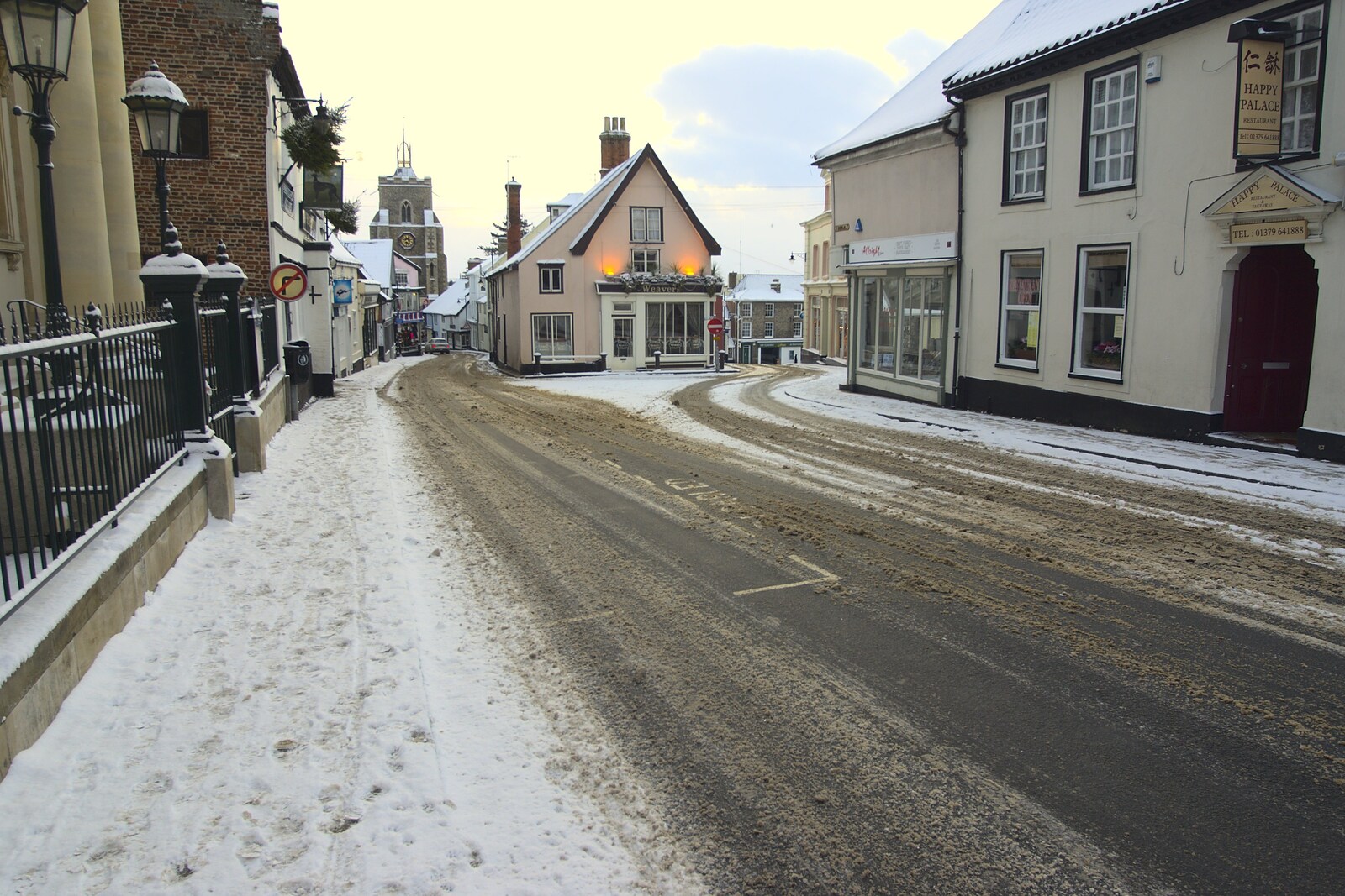 A Snowy Miscellany, Diss, Norfolk - 9th January 2010: Looking down St. Nicholas Street towards the church