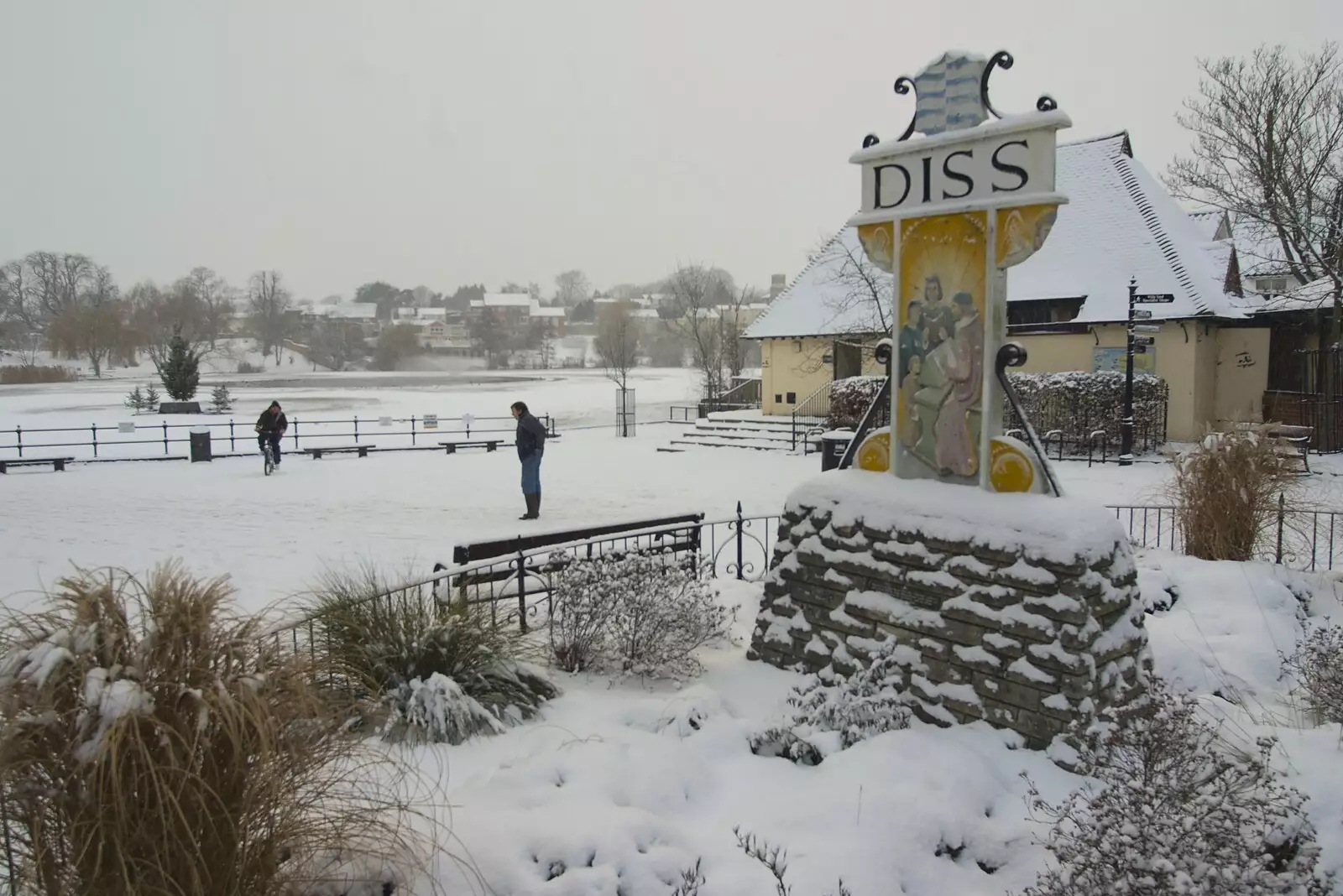 The town sign, from A Snowy Miscellany, Diss, Norfolk - 9th January 2010