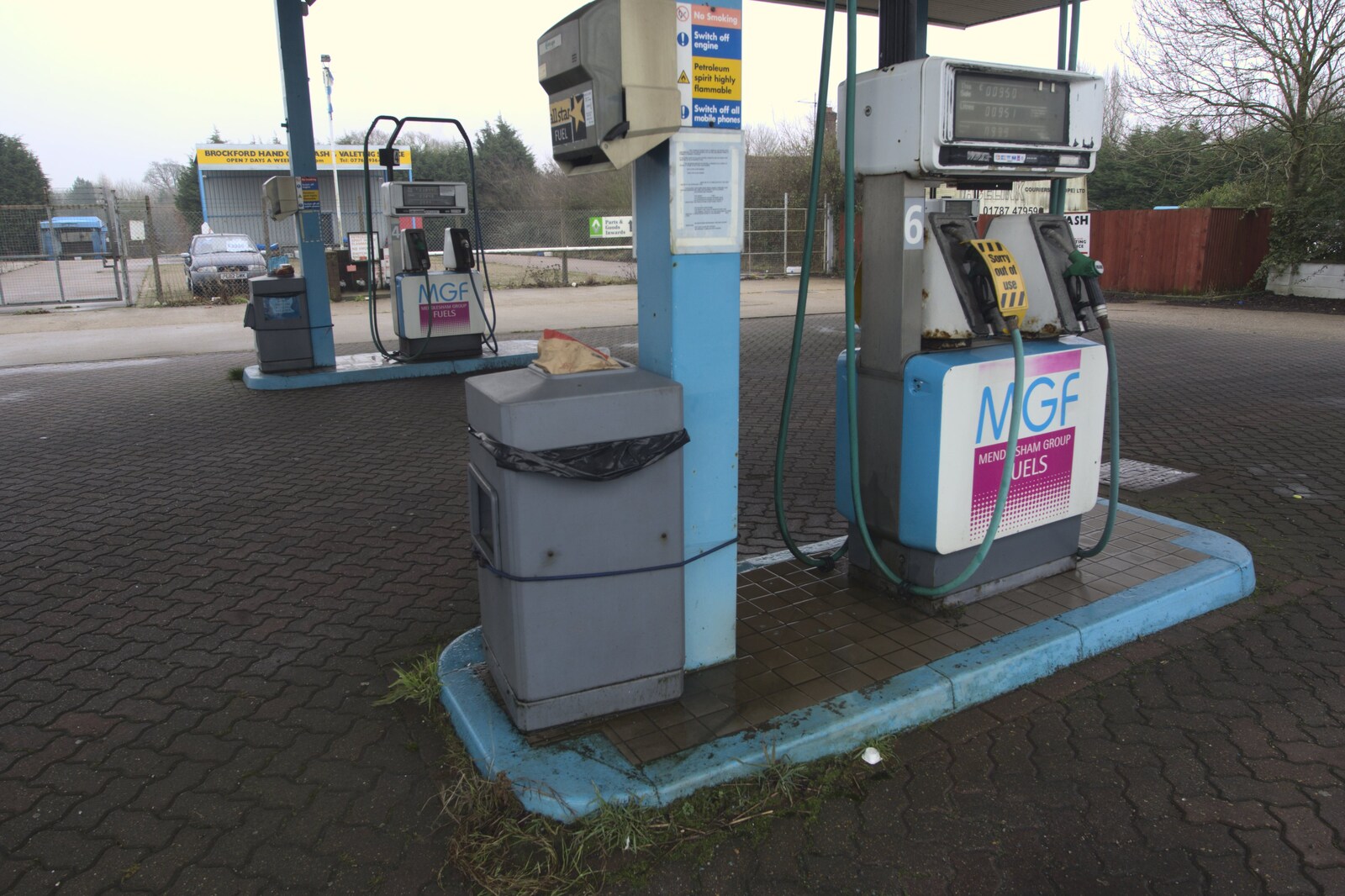 A last look at the abandoned petrol pumps from A Derelict Petrol Station, Brockford Street, Suffolk - 7th February 2010