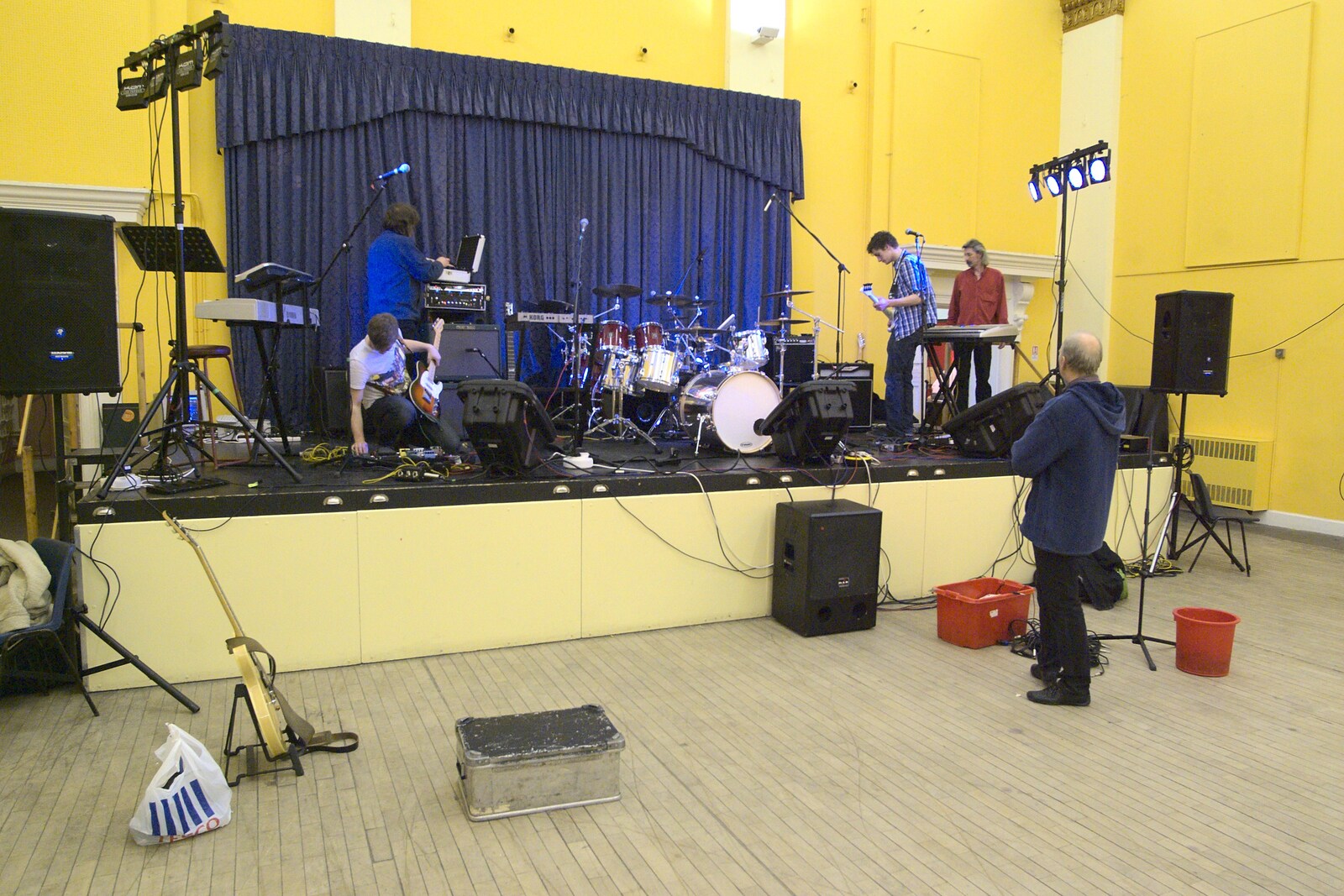 Sound checks on stage from The BBs with Ed Sheeran, Fred's Haircut, and East Lane, Diss, Ipswich and Bawdsey  - 21st February 2010