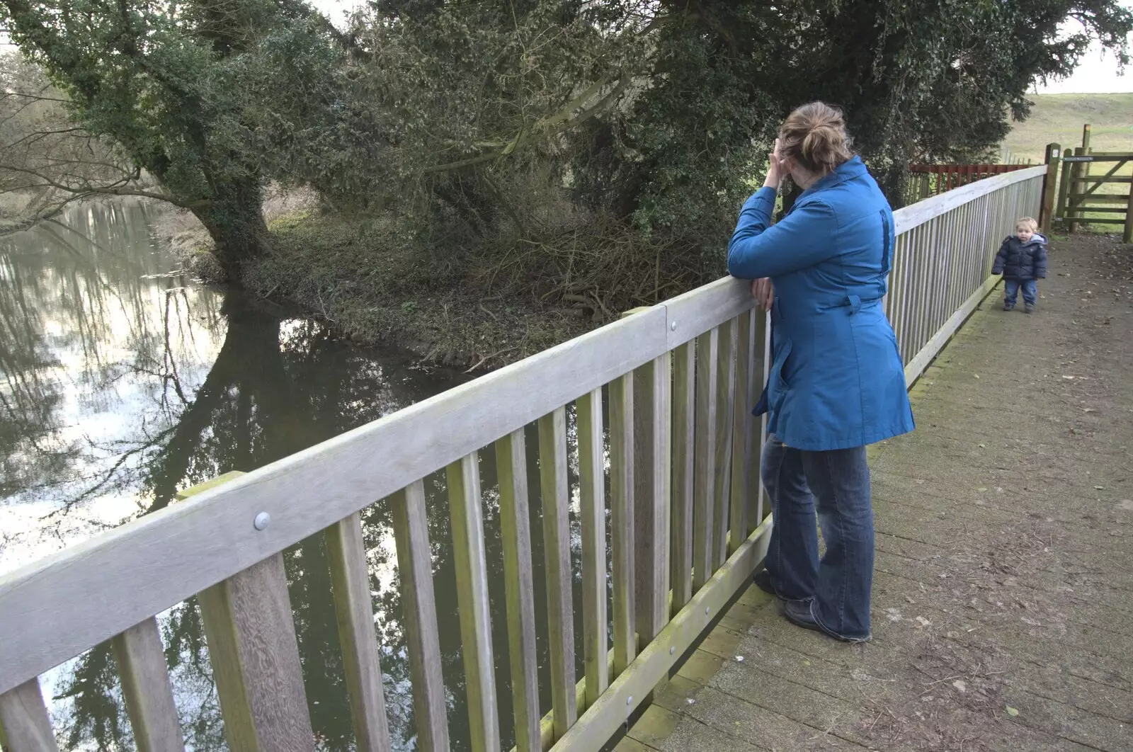 Isobel looks at the river, from A Cycle to The Laundries, and a Trip to Framlingham, Suffolk - 24th March 2010