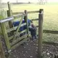 Isobel kisses Fred at the kissing gate, A Cycle to The Laundries, and a Trip to Framlingham, Suffolk - 24th March 2010