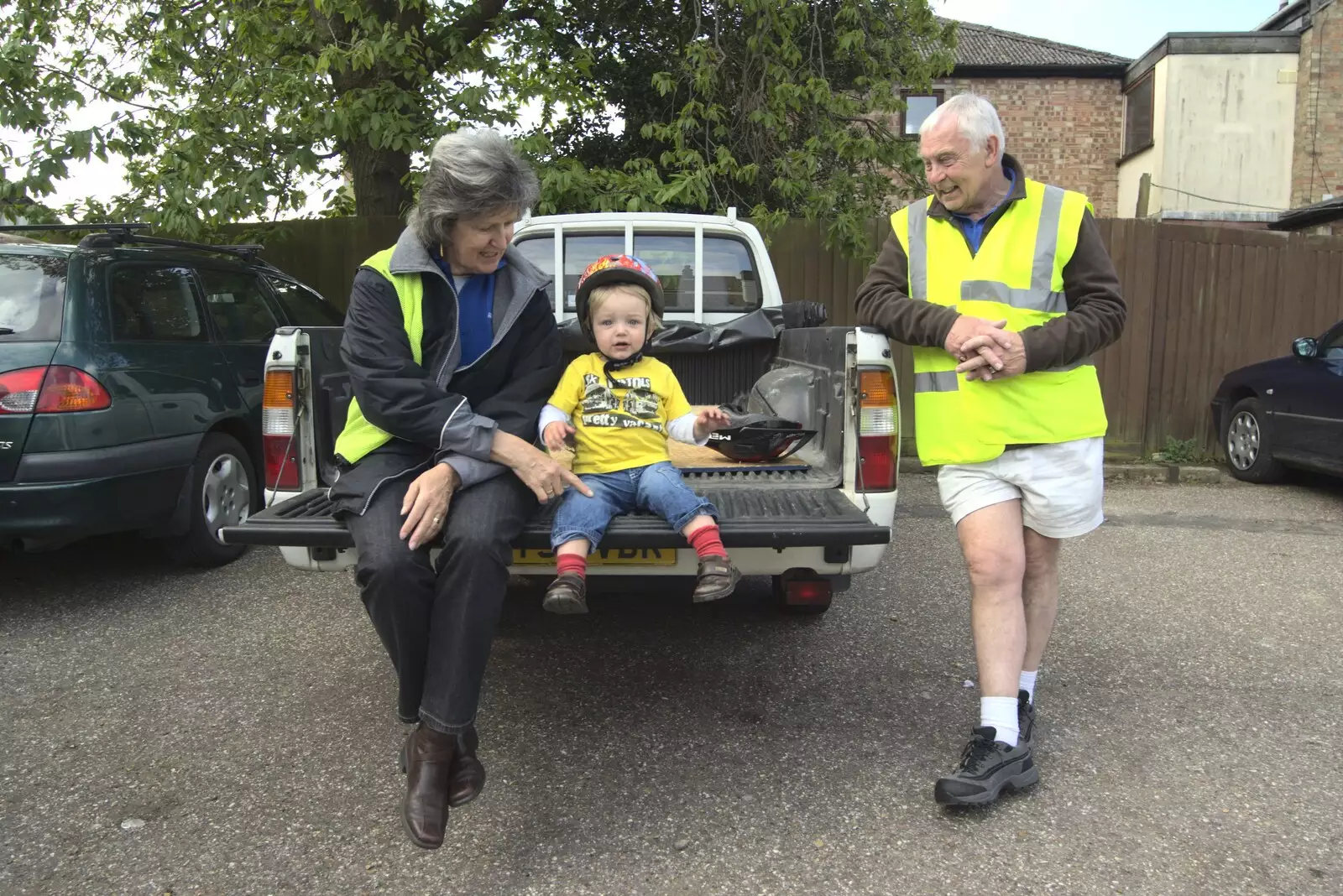 Fred hangs out with Jill and Colin, from The BSCC Weekend Away, Buckden, St. Neots, Huntingdonshire - 15th May 2010