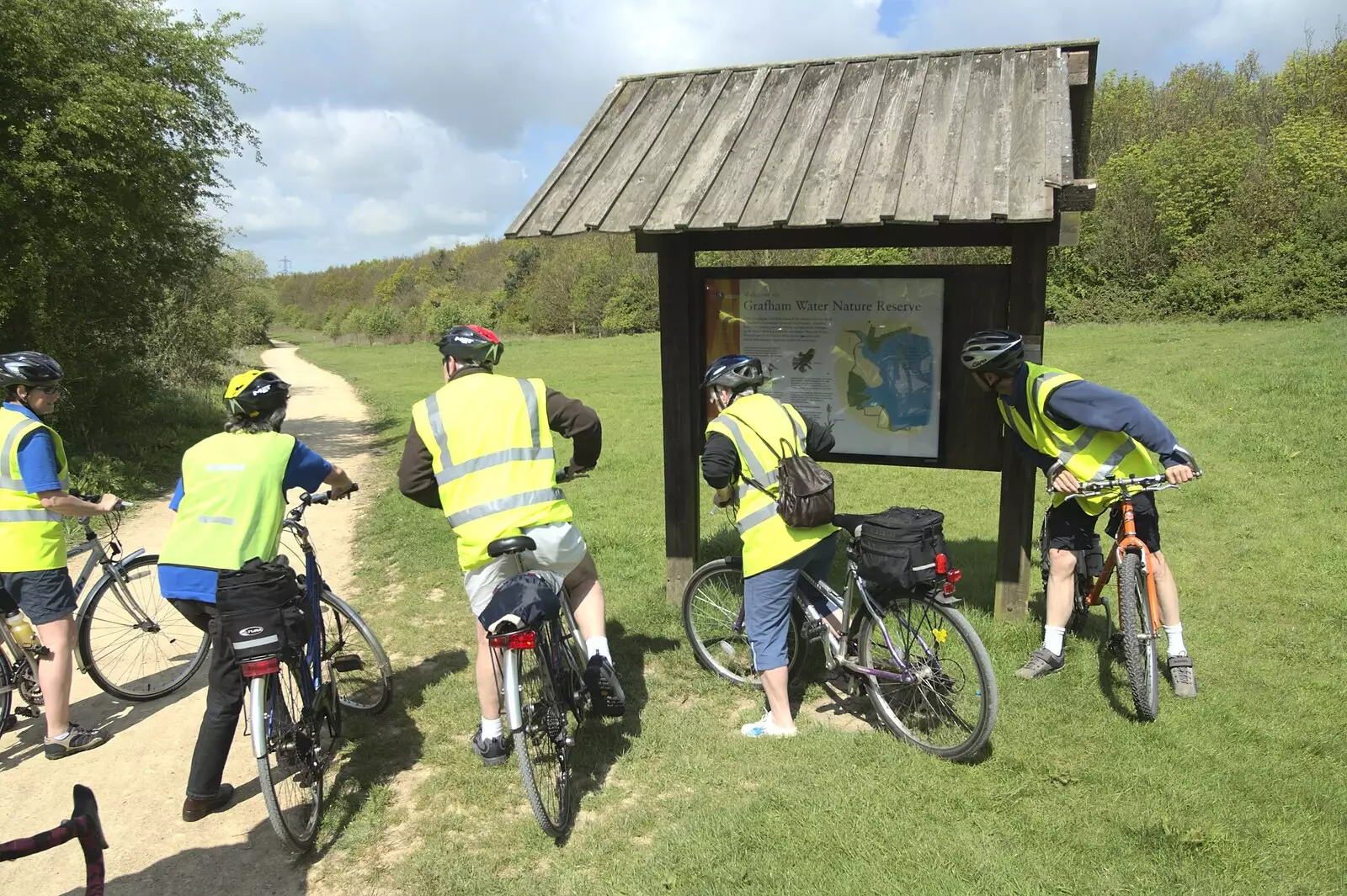 There's a stop to read the info board, from The BSCC Weekend Away, Buckden, St. Neots, Huntingdonshire - 15th May 2010