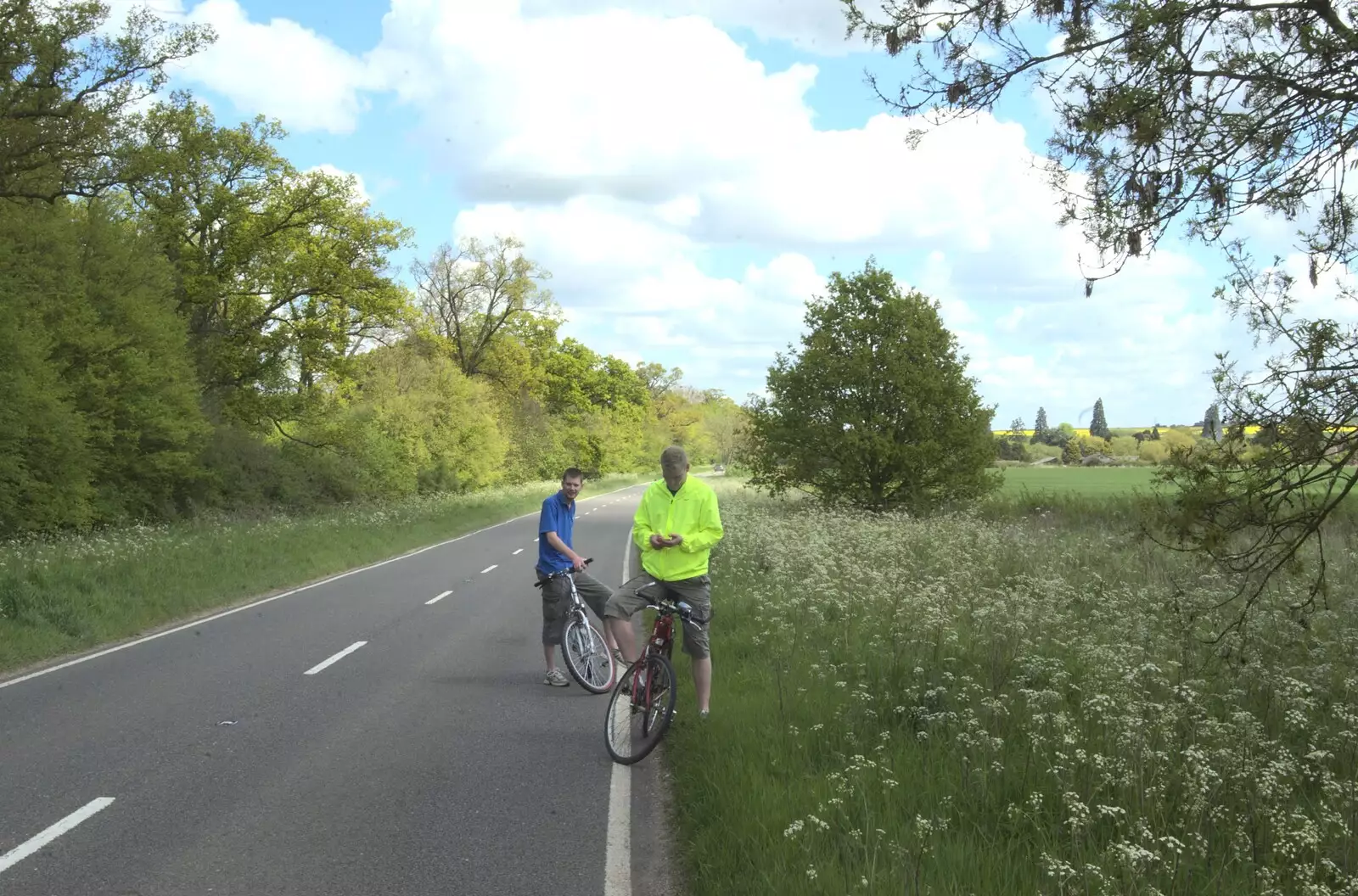 At the top of a long drag, we pause for a break, from The BSCC Weekend Away, Buckden, St. Neots, Huntingdonshire - 15th May 2010