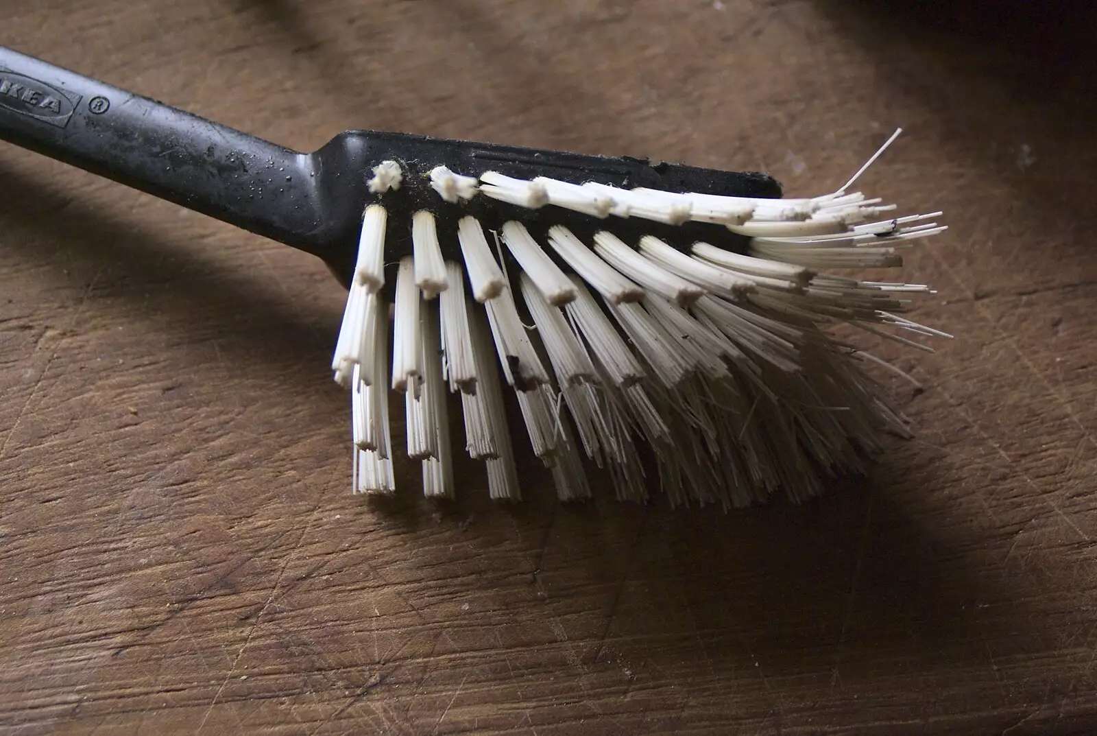 A close-up of an Ikea washing-up brush, from A Barbeque at Wavy and Martina's, Thrandeston, Suffolk - 30th May 2010