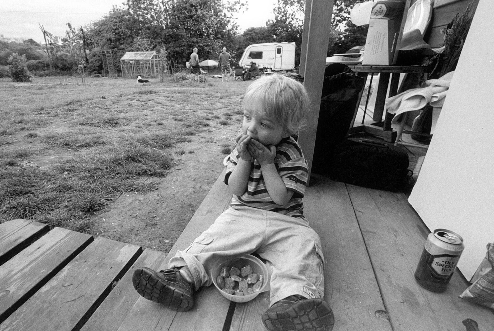 A Barbeque with Oak, Thrandeston, Suffolk - 30th May 2010: Fred stuffs food in to his face