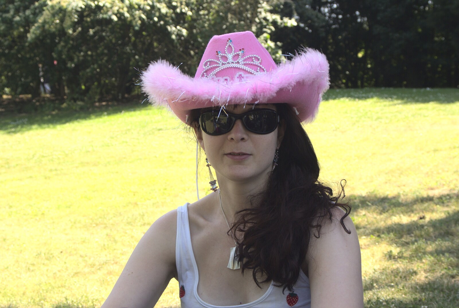 A Taptu Science Park Picnic, and Wedding Guests Arrive, Cambridge and Brome, Suffolk - 1st July 2010: Celia wears a pink cowboy hat