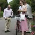 Hamish inspects the tandem, Nosher and Isobel's Wedding, Brome, Suffolk - 3rd July 2010