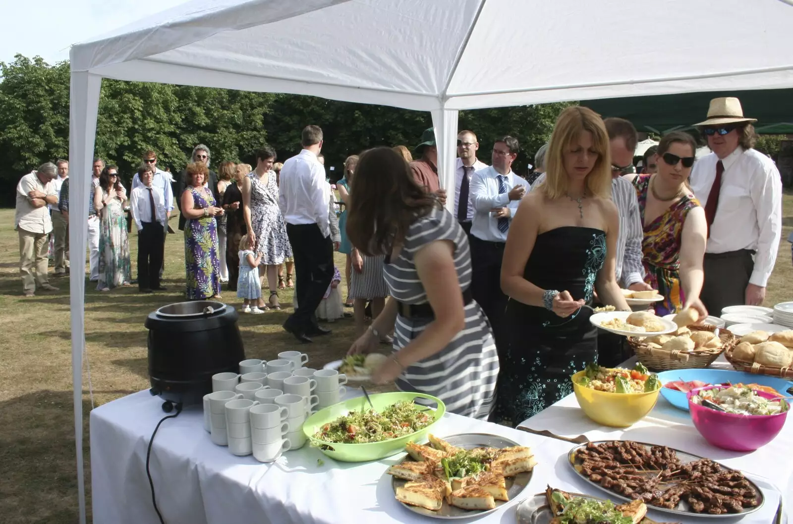 The wedding picnic kicks off, from Nosher and Isobel's Wedding, Brome, Suffolk - 3rd July 2010