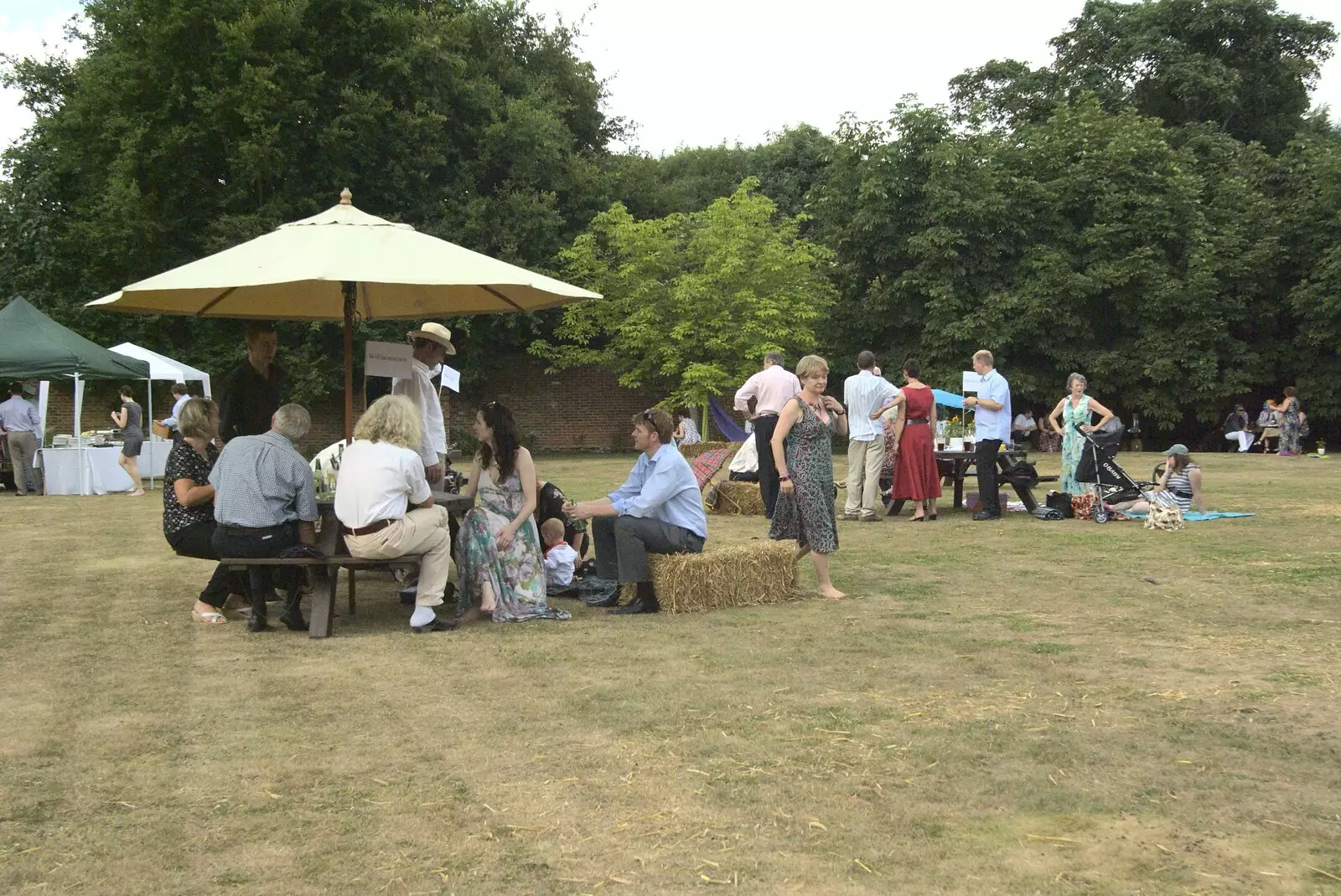 The wedding picnic, from Nosher and Isobel's Wedding, Brome, Suffolk - 3rd July 2010