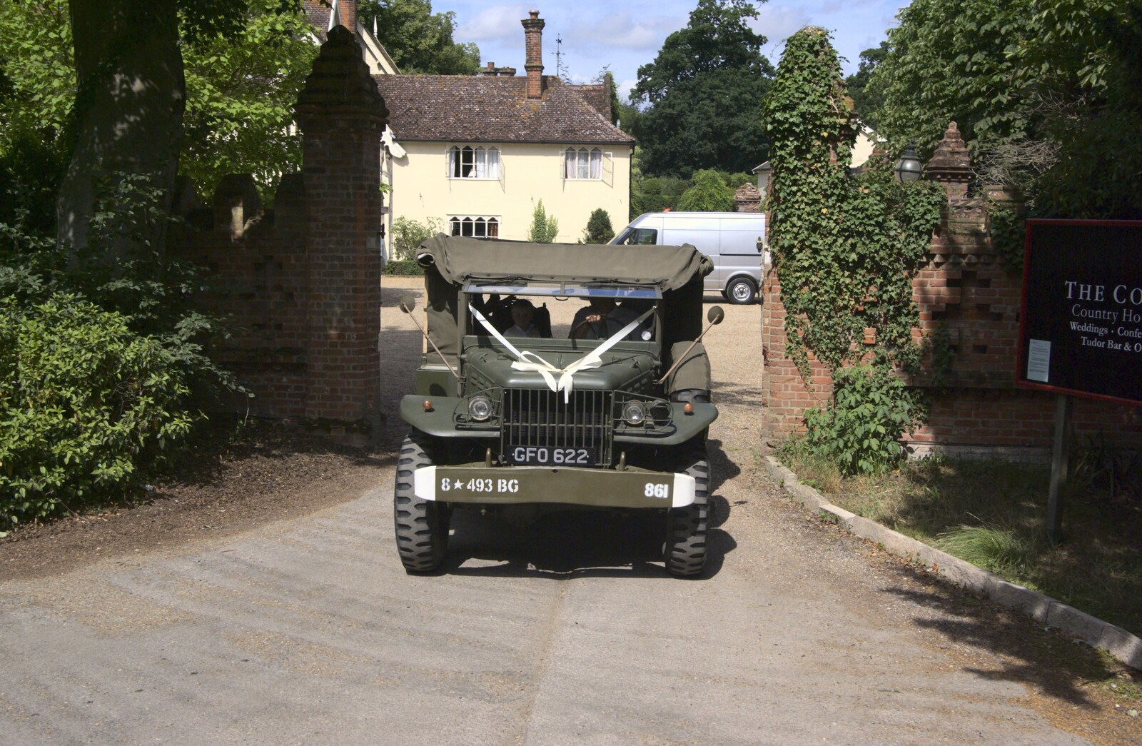 A Jeep heads out of the Cornwallis from Clive and Suzanne's Wedding, Oakley and Brome, Suffolk - 10th July 2010