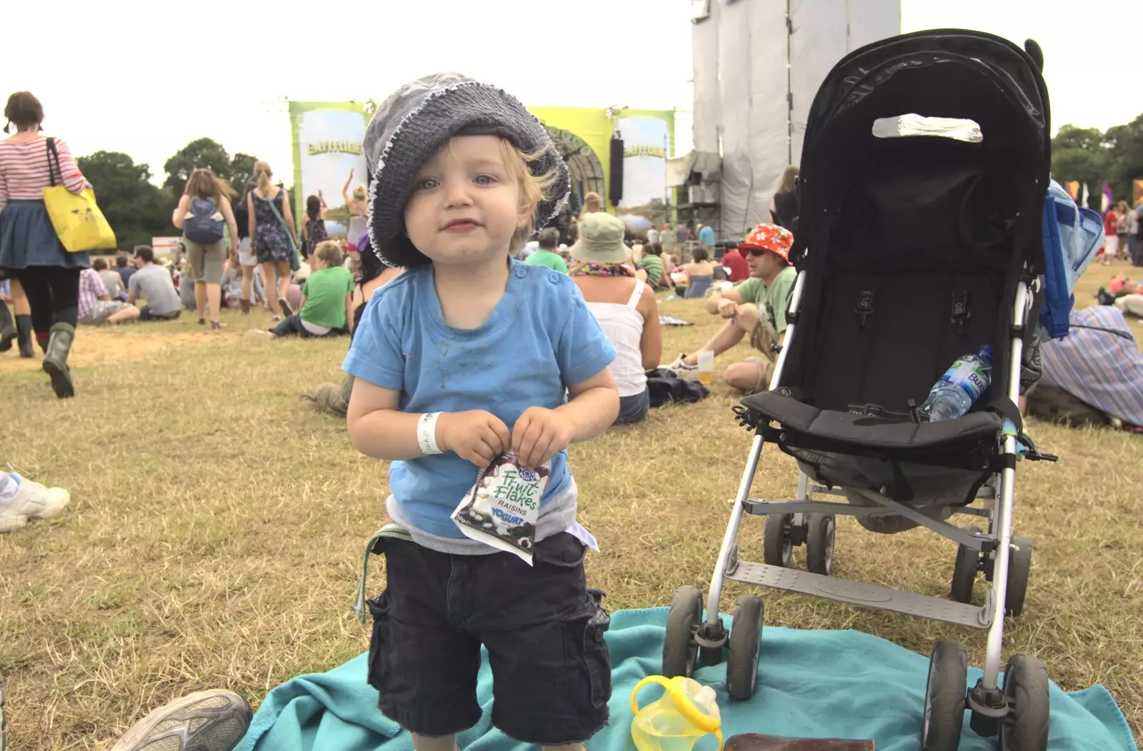 Fred gets some snack action, from The Fifth Latitude Festival, Henham Park, Suffolk - 16th July 2010