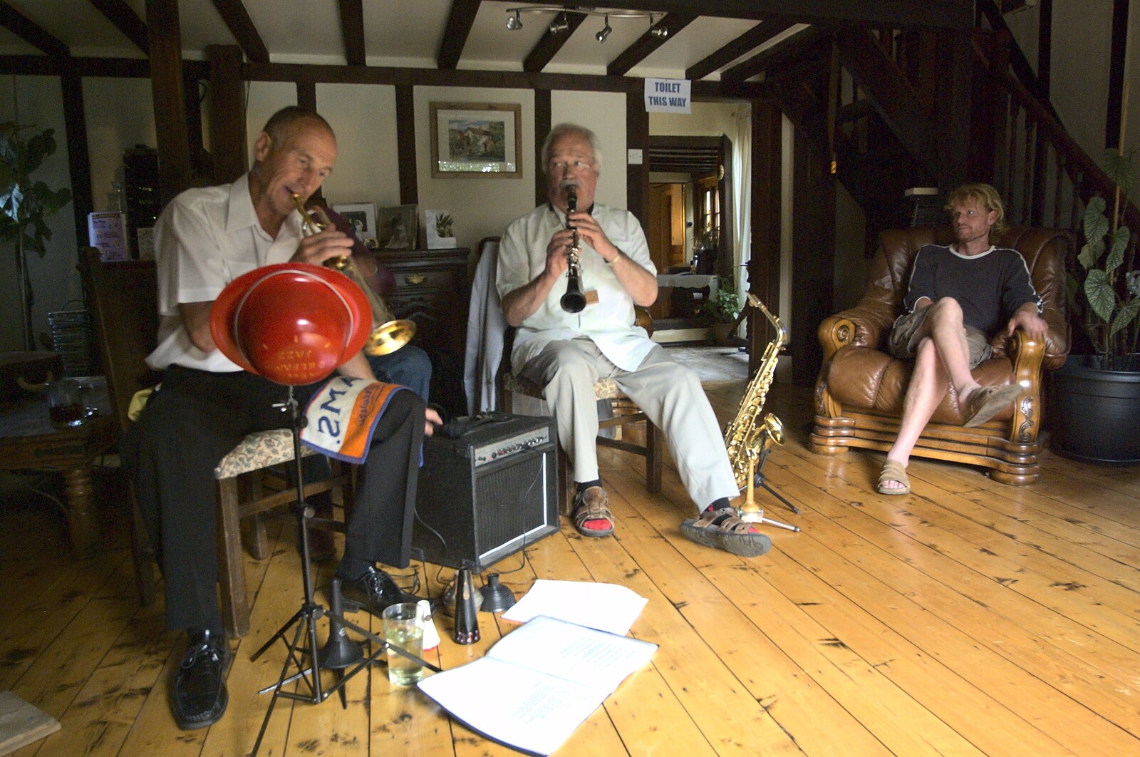 Wavy appreciates a bit of trad jazz from Nigel and Gail's Anniversary Bash, Thrandeston Great Green, Suffolk - 24th July 2010