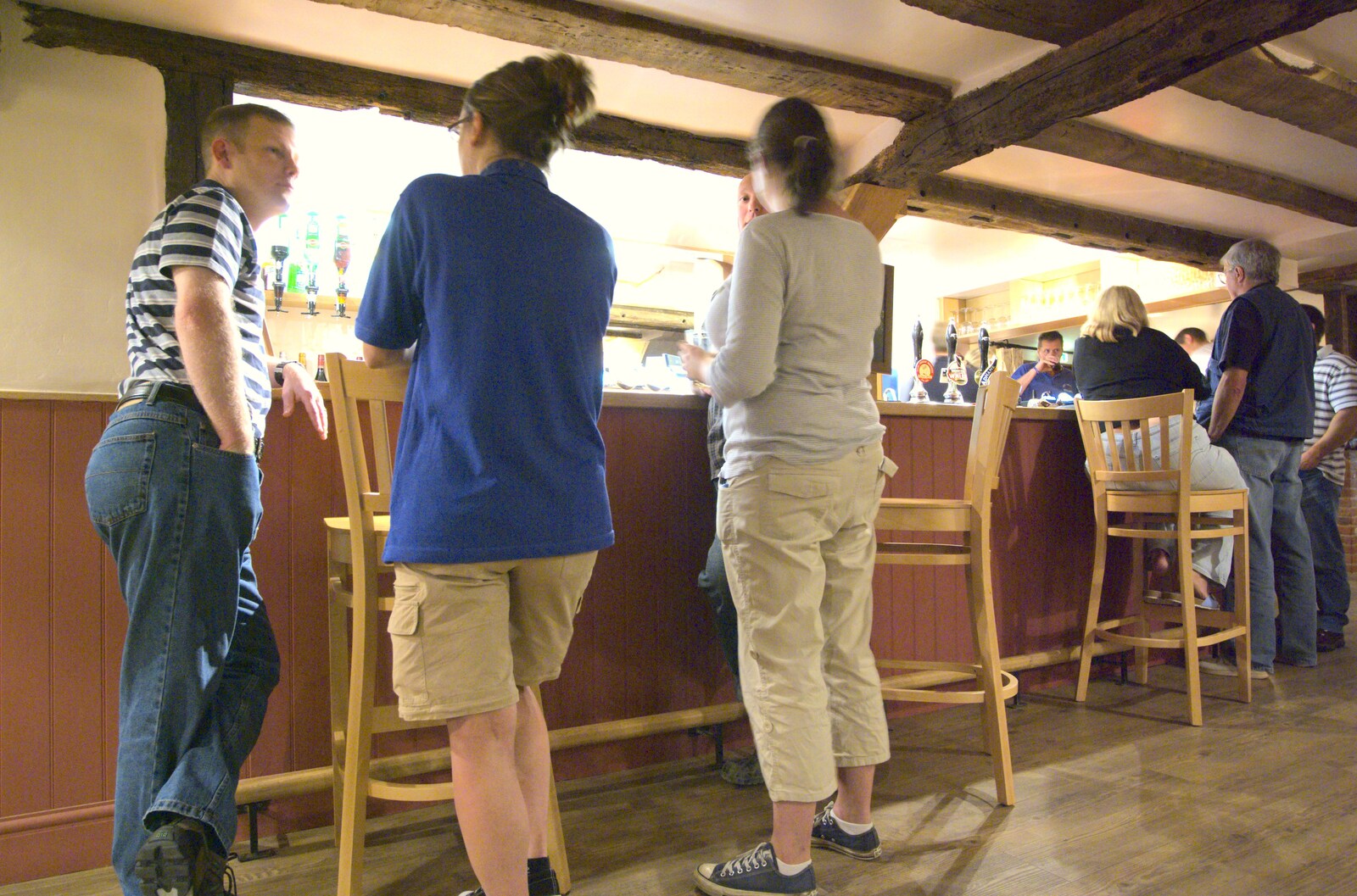 The BSCC at the Beaky, and The Campervan's First Trip, Dunwich and Aldeburgh, Suffolk - 8th August 2010: Suey and Isobel at the bar