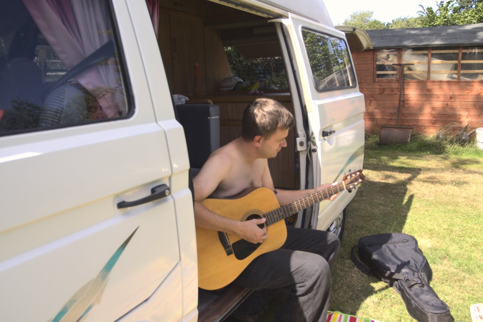 Camping with Trains, Yaxham, Norfolk - 29th August 2010: Nosher plays some guitar